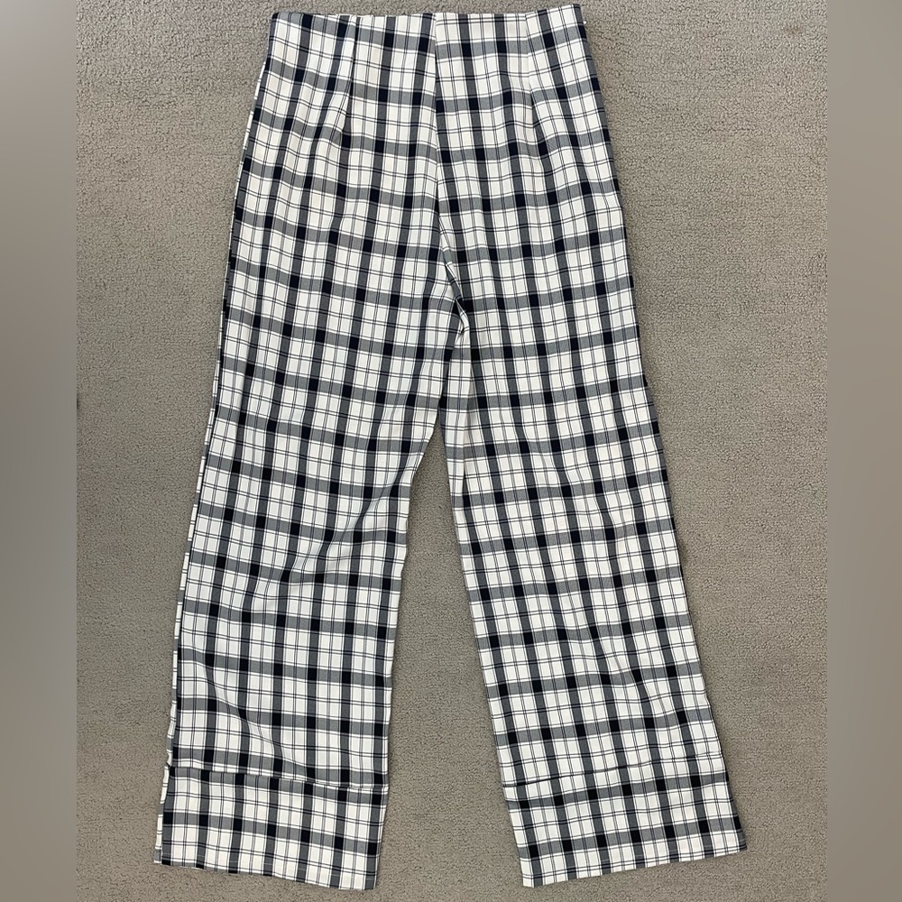 Princess Polly Euros pants in black and white. Size US 6! NWT never worn.